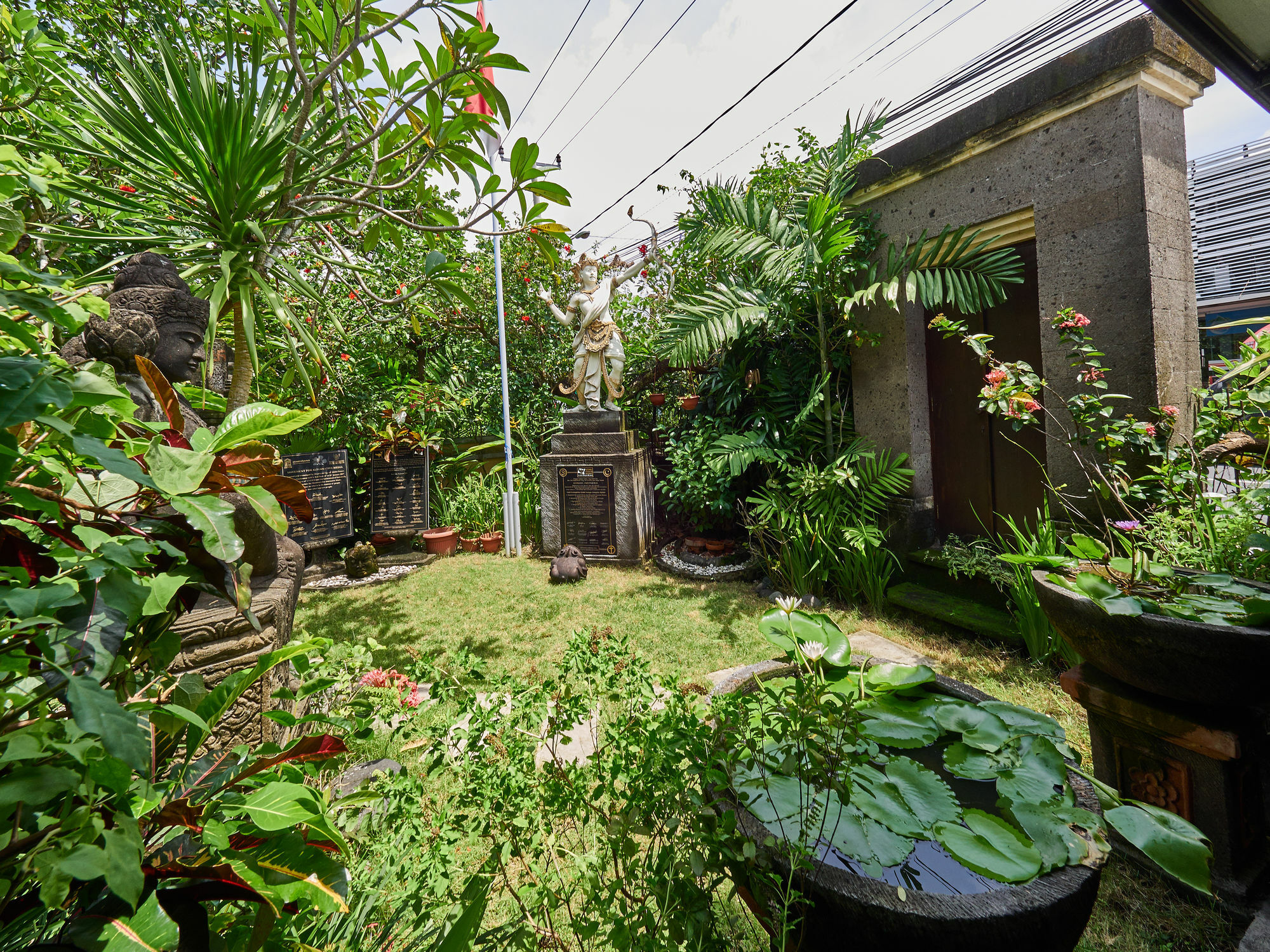 Al-Isha Dharamshala Hotel Kuta  Exterior photo
